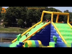 В Милане установлен надувный плавучий тематический парк водных видов спорта