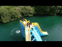 Искать Шоу-останавливая привлекательность для вашего аквапарк? Водонапорная башня Bouncia проверки раздувная